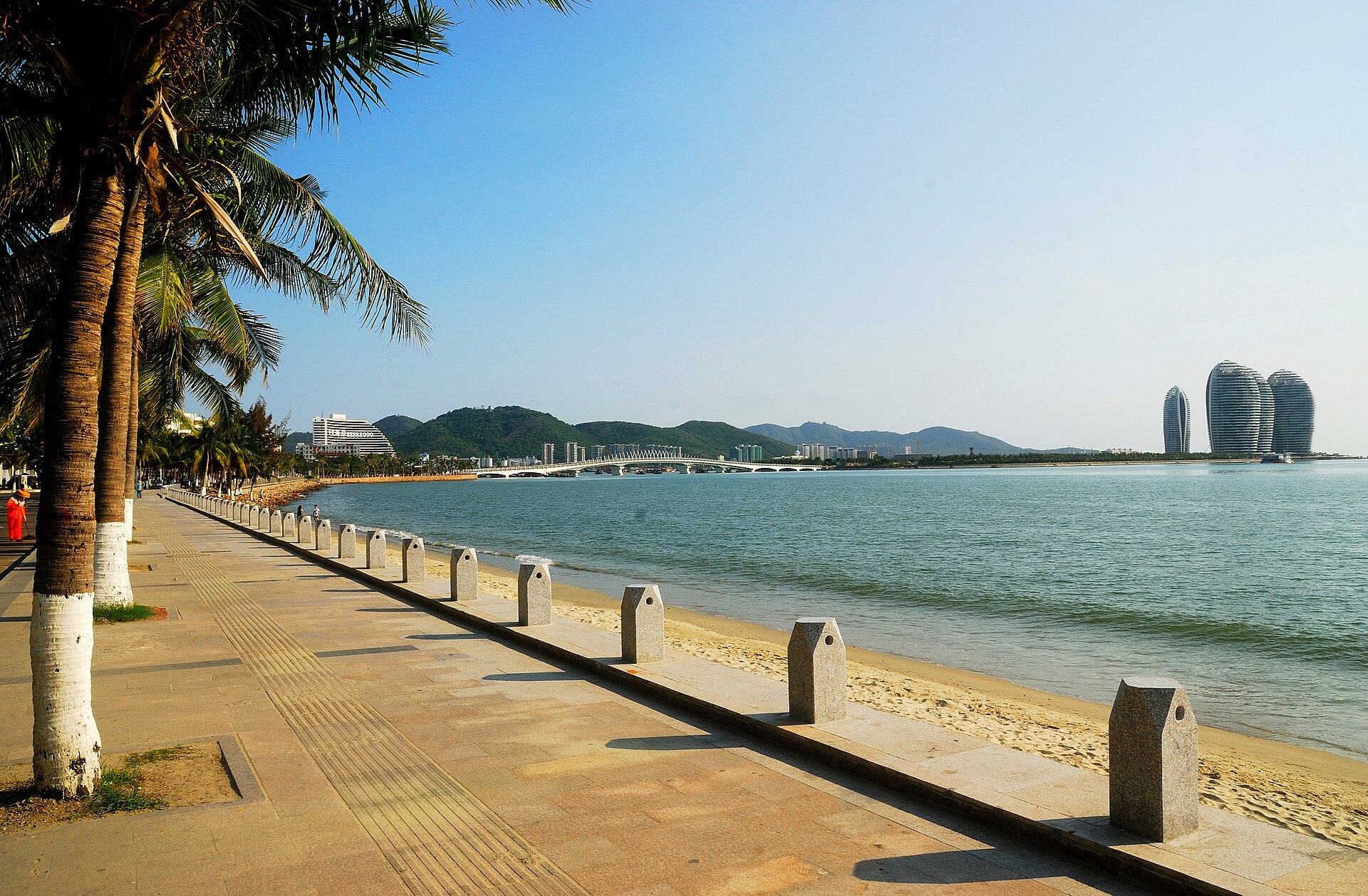 三亚湾海岸和凤凰岛实景