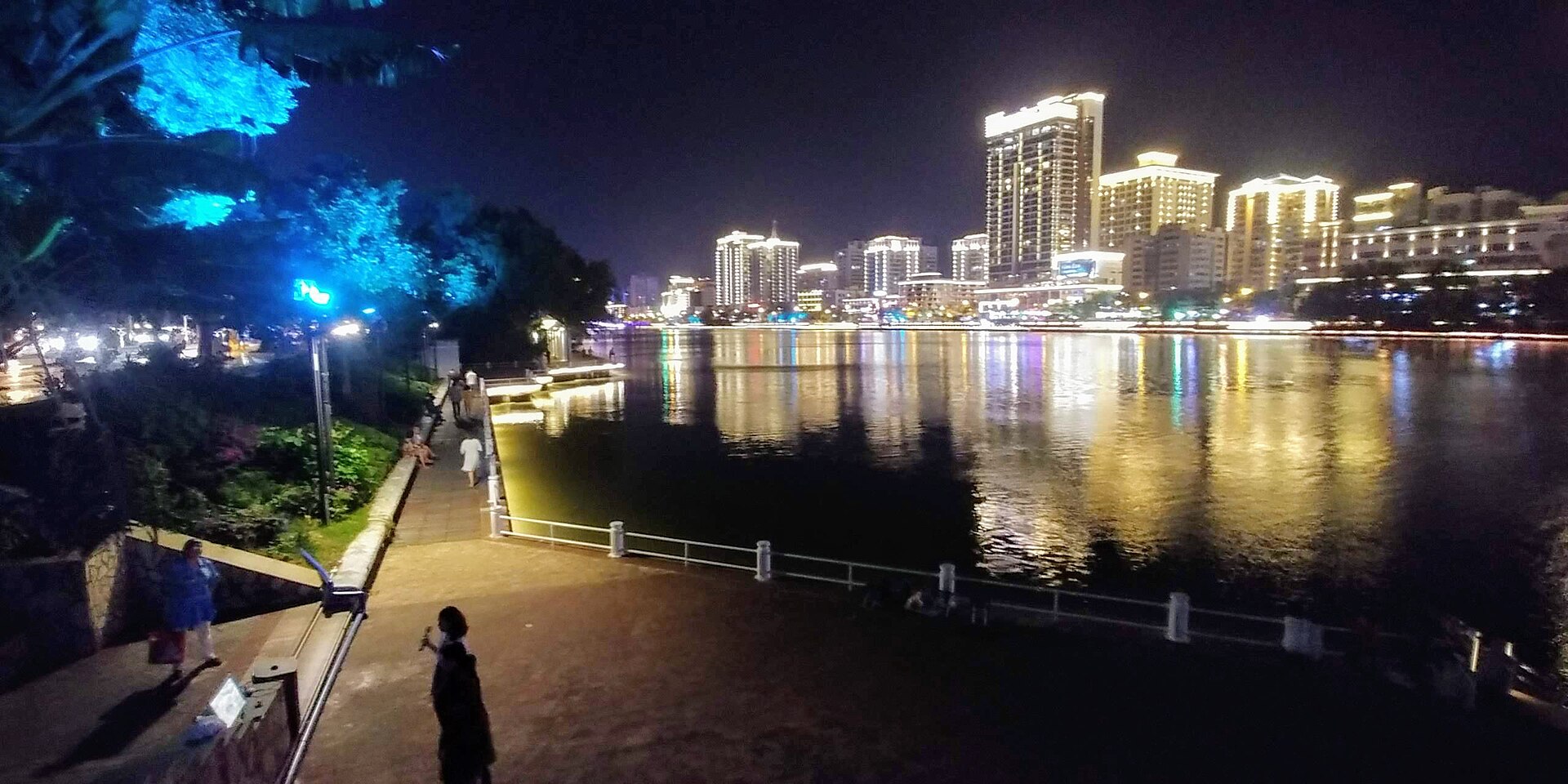 三亚临春河畔夜景